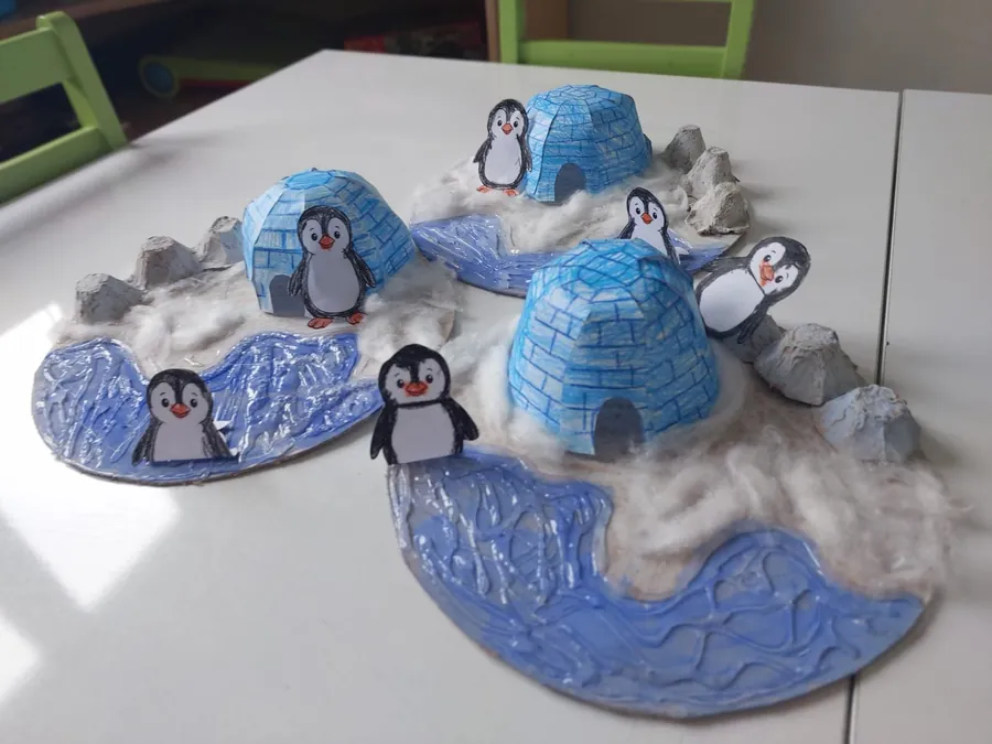 Pamuk ve kâğıttan iglo ve penguen maketleri