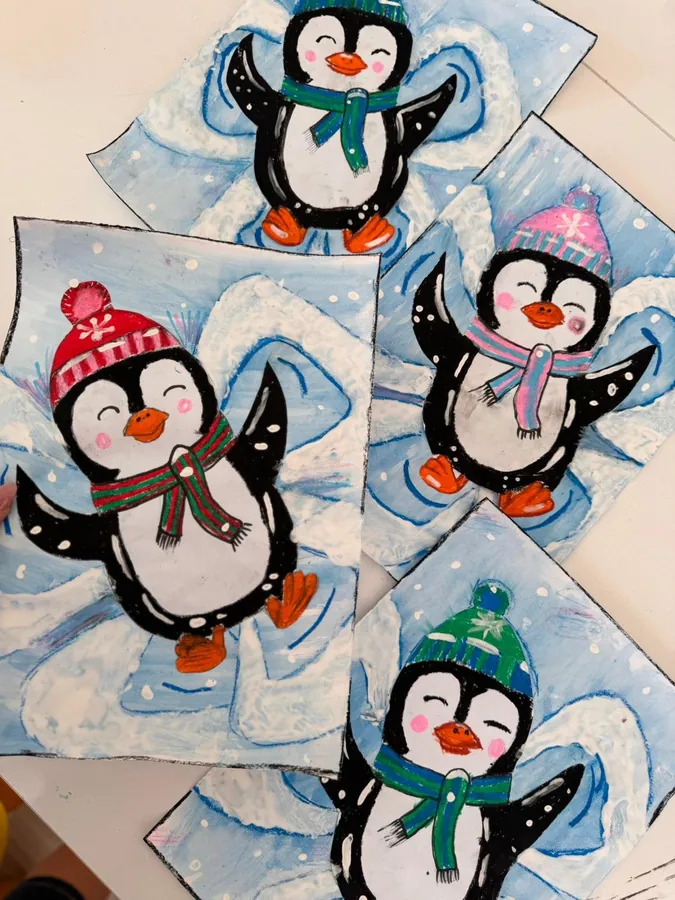Kar meleği yapan penguen resimleri